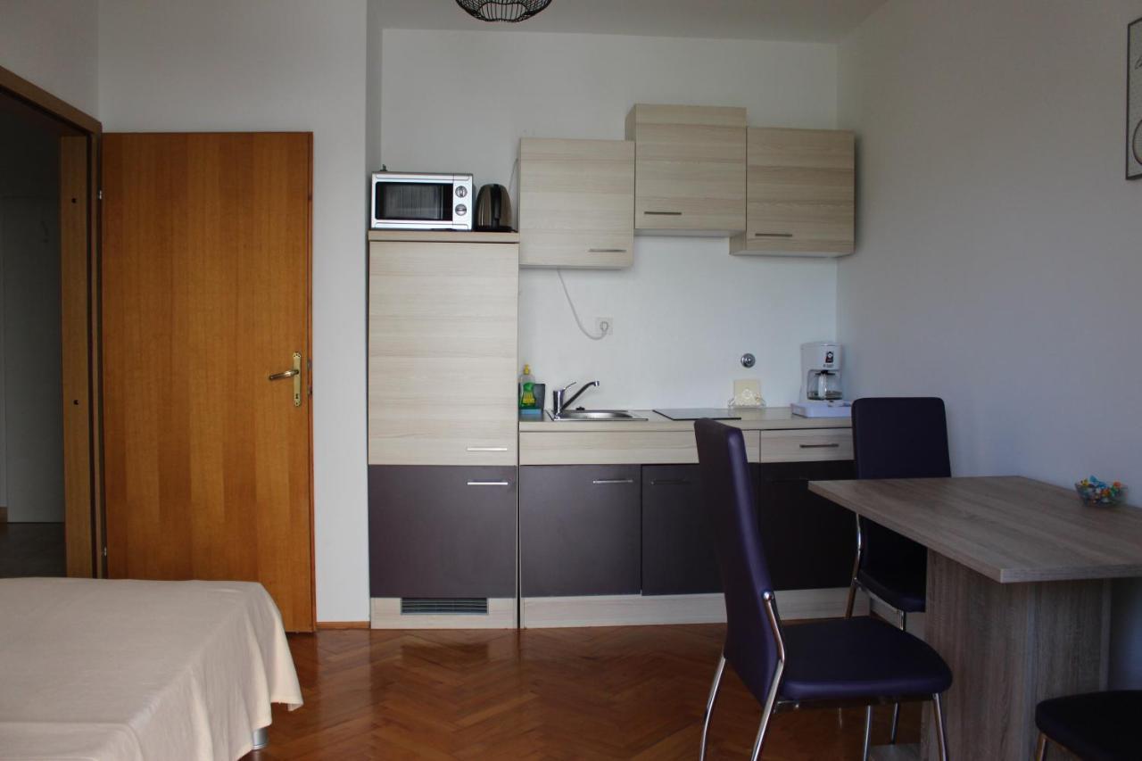 Apartmani Mia Jadranovo Eksteriør bilde